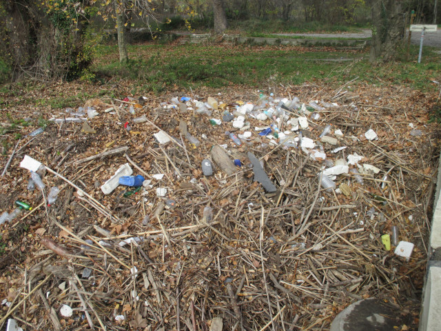 quand-le-gardon-vomit-nos-dechets-oct-2015-pont-de-cassagnoles-30.jpg